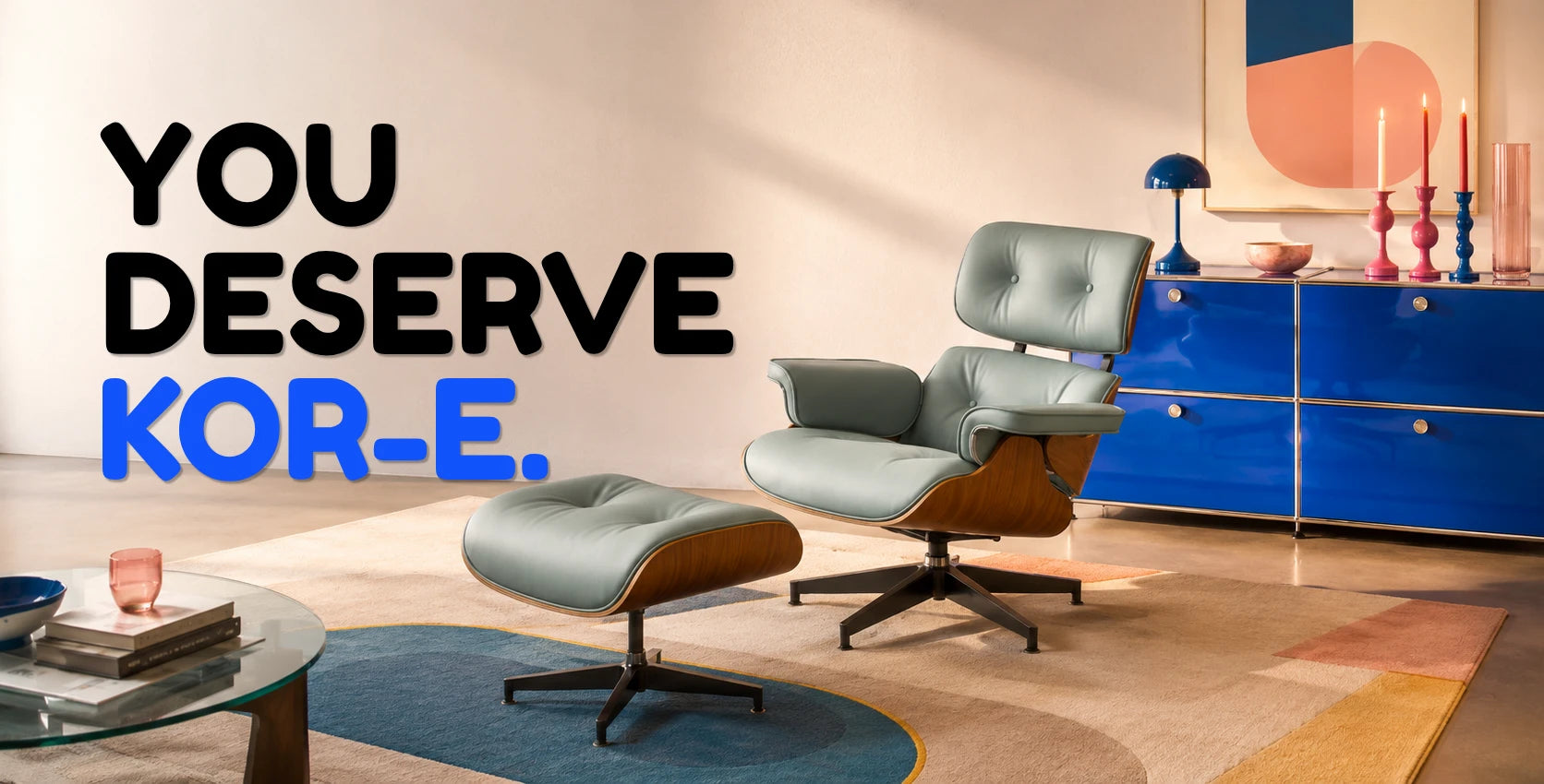 באנר 'YOU DESERVE KOR-E' עם כורסת מנהלים בגוון תכלת והדום תואם